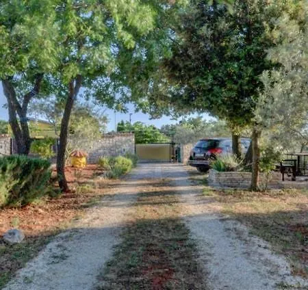 House Mandulera بيت للعطل